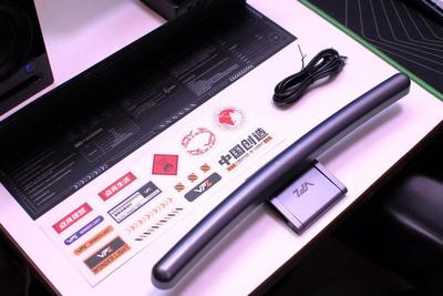 桌面焕新术 VFZ曲面屏幕挂灯与拾音氛围灯，点亮你的沉浸世界